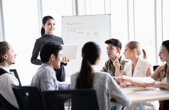 program training cara berbicara yang efektif online